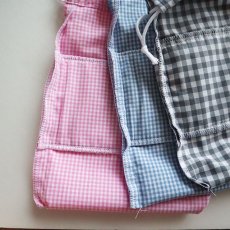 刺繍の裏部分だけ裏地をつけています。
