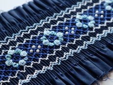 画像1: 完成スモッキング刺繍帯・紺 (1)