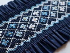 画像1: 完成スモッキング刺繍帯・紺 (1)