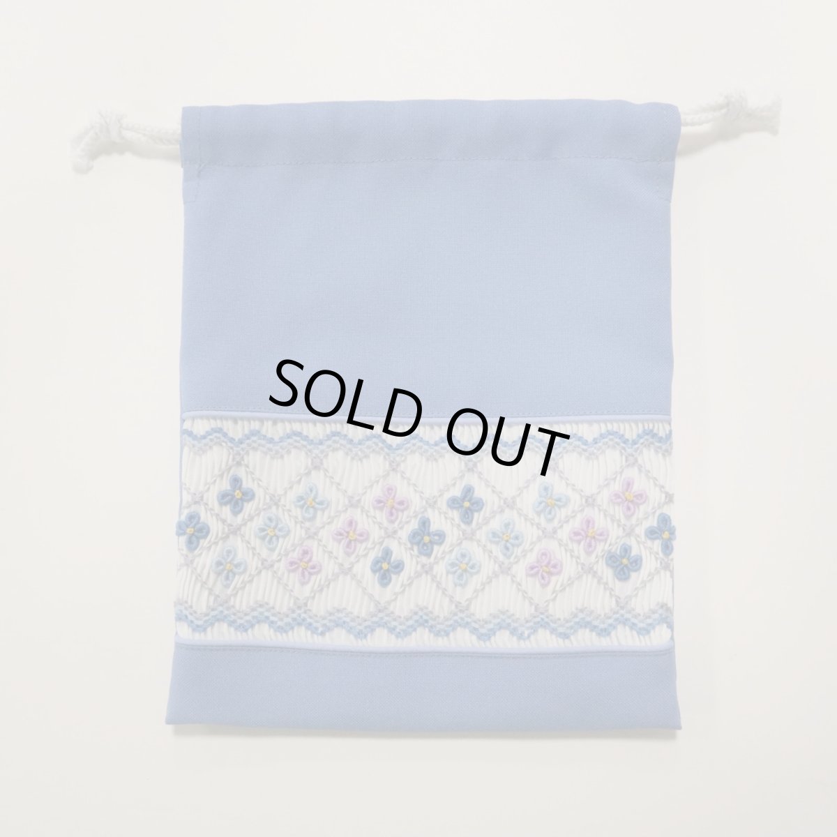 画像2: スモッキング刺繍の撥水ミニ巾着 (サックス) (2)