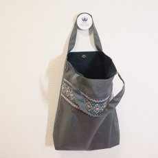 画像2: 展示見本56　スモッキング刺繍 縦長サブバッグ　　グレー杢 (2)